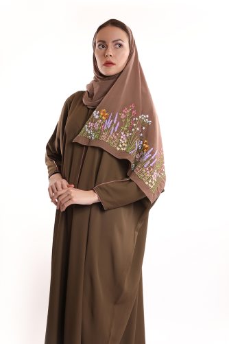 Bisht abaya with embroidered scarf